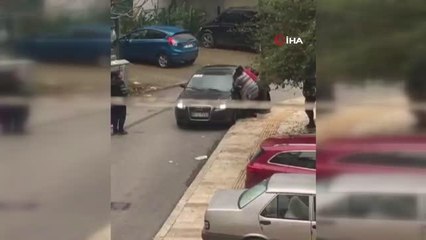 Son dakika haberleri! Oğlunu teslim etmek istemeyen anne polisin belindeki silahı aldı... O anlar kamerada