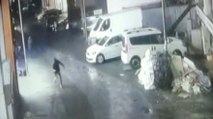 Güngören’de esnafa silahlı saldırı kamerada