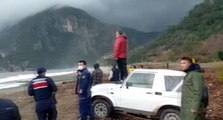 Antalya'da bir kişinin denize sürüklendiği ihbarı ekipleri alarma geçirdi