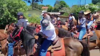 Cortejo em homenagem à apucaranense é realizado neste sábado (08)