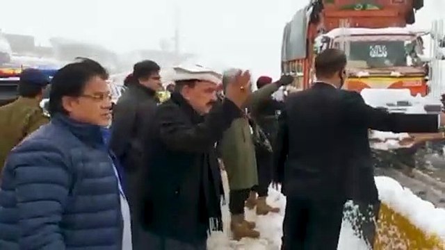 Pakistan: bloccati nella neve sottozero, almeno 22 morti vicino a Islamabad