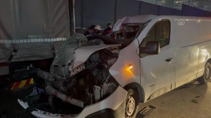 Güngören'de park halindeki kamyona çarpan panelvandaki bir kişi öldü