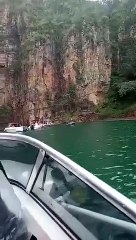 Bolsonaro publicó otro video antes del derrumbe sobre dos lanchas en Brasil; momentos de desesperación