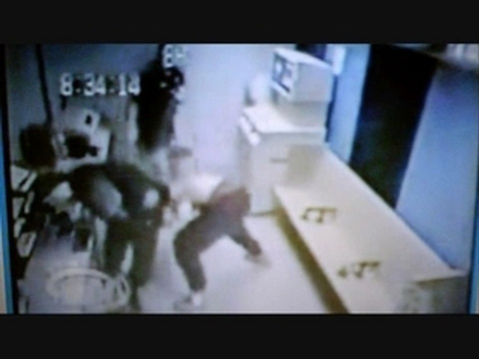 Baston flics vs tollar