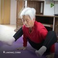 Abuela de 82 años se hace viral gracias a su gran flexibilidad