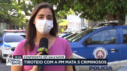 Cinco criminosos morreram durante um confronto com a polícia na periferia de Salvador.