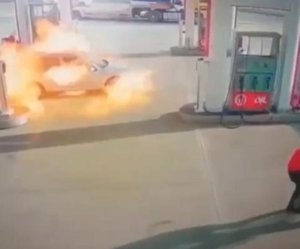 Batman'da benzinlikte faciadan dönüldü, alev alan araçtan canlarını son anda kurtardılar