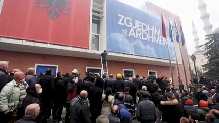 Una pelea interna del Partido Democrático de Albania acaba con varios heridos