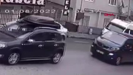 Son dakika gündem: Ümraniye'de park halindeki araçlara çarpan otomobil kamerada