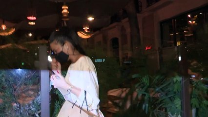 Carla Barber comienza el día a base de vitaminas y yoga