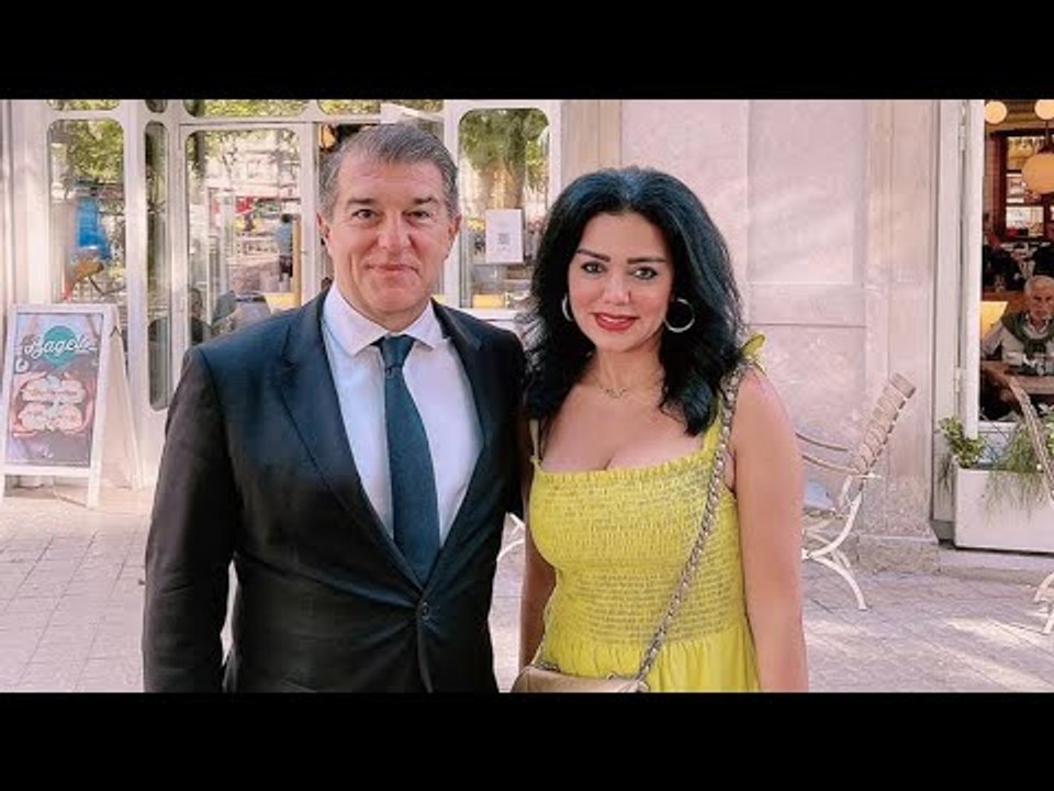 رانيا يوسف تثير الجدل بصورة لها مع رئيس نادي برشلونة الأسباني