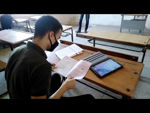 طلاب الثانوية العامة يؤدون امتحان التاريخ التجريبي وسط إجراءات احترازية
