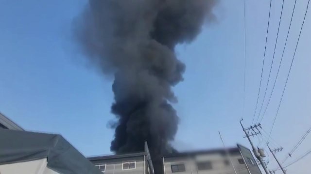 수도꼭지 제조 공장에서 불...직원 5명 대피 / YTN