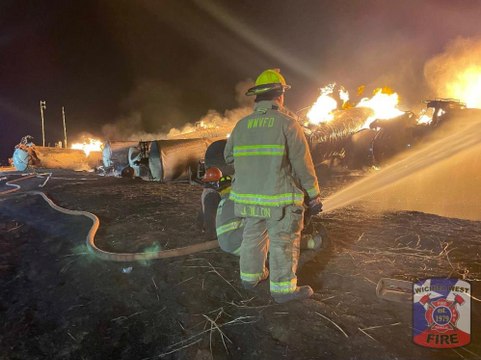 ABD’de kimyasal madde yüklü tren raydan çıkarak alev aldı