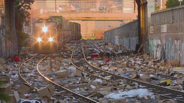 Etats-Unis : Des voleurs pillent des milliers de colis dans des trains de marchandises à Los Angeles