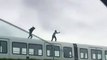 To personer stod på kørende metro-tog: - Uforståeligt og farligt | Trainsurfing | Metroselskabet | København | 2019 | TV2 Danmark