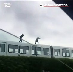To personer stod på kørende metro-tog: - Uforståeligt og farligt | Trainsurfing | Metroselskabet | København | 2019 | TV2 Danmark