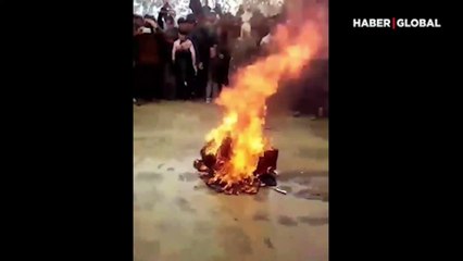 Taliban'ın müzik aletlerini yakarken alay ettiği müzisyen, o anları gözyaşlarıyla izledi