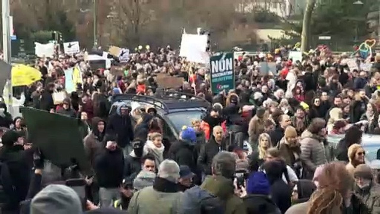 Impfgegner beklagen 'totalitäres System im chinesischen Stil'