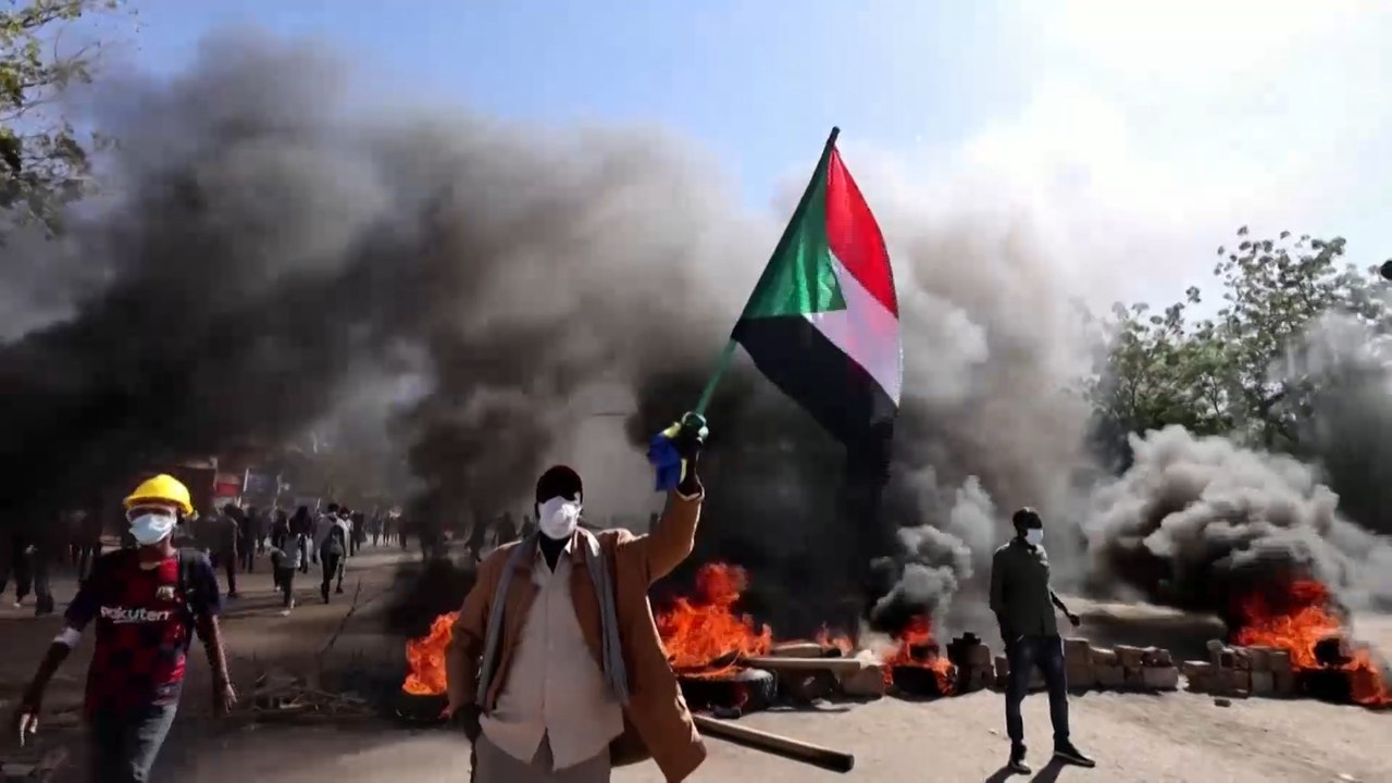 الأزمة في السودان.. تظاهرات على وقع دعوات الحوار
