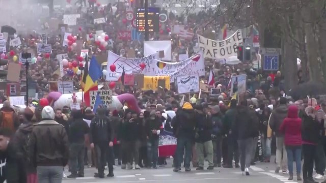유럽 곳곳에서 '백신 패스 의무화' 반대 주말 시위 잇따라 / YTN