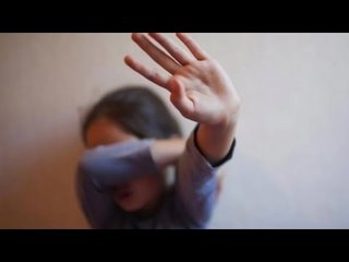 أخرها الصـعـق بالكهرباء.. بطرق وحــشيــة أمهات يقتــلن بناتهن بلا رحـمـة