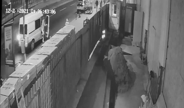 Hırsızların rahat tavrı kamerada! 200 bin liralık musluk çaldılar