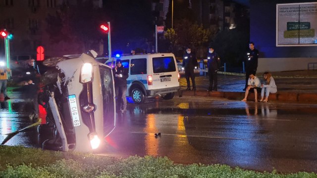 Alkollü sürücü, polisten kaçarken kaza yaptı…