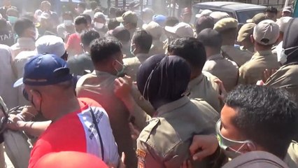 Penertiban Pasar Lelo Berakhir Ricuh