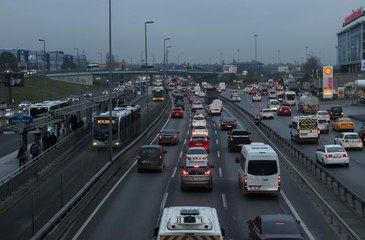İstanbul'da trafik yoğunluğu yaşanıyor
