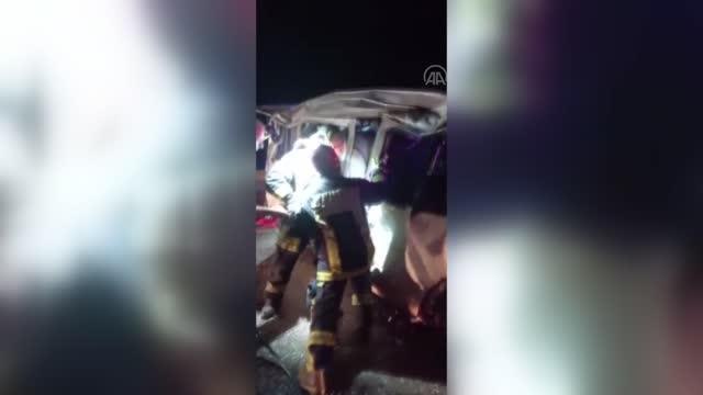 Son dakika haber: Devrilen minibüsün sürücüsü hayatını kaybetti