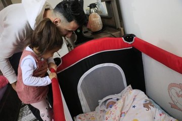 YENİ DOĞAN BEBEĞİNE VİKİNG KRALI RAGNAR'IN İSMİNİ VERDİ