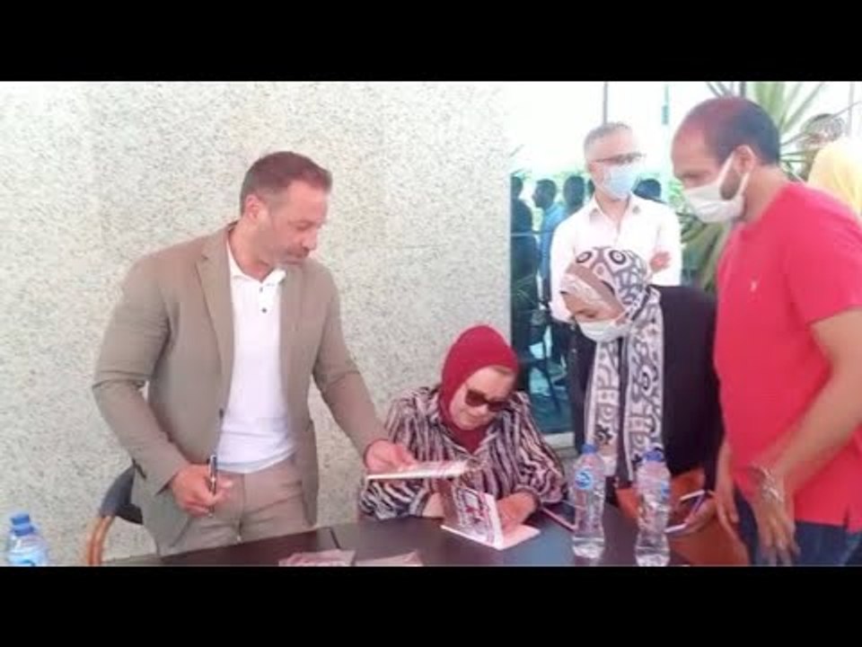 حفل توقيع كتاب ماجي الحلواني بحضور حازم إمام وميدو