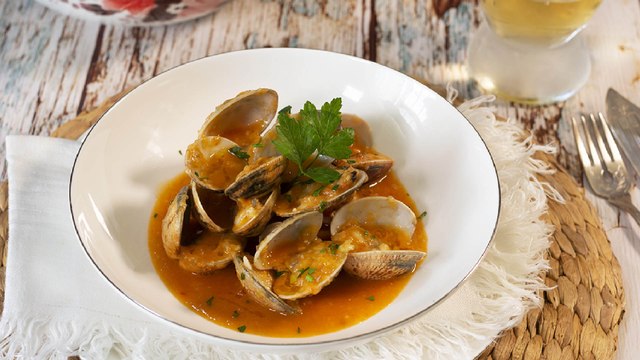 Cómo hacer Almejas en Salsa Marinera | RECETA RÁPIDA