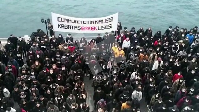 Kabataş Erkek Lisesi öğrencilerinden Gençliğe Hitabeli protesto