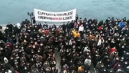 Kabataş Lisesi öğrencileri Atatürk'e saldırıya hepbir ağızdan karşı çıktı!