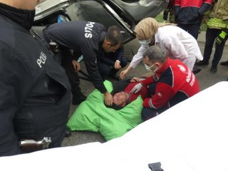 ÜMRANİYE'DE KAZA ANI : POLİS MEMURUNA MESLEKTAŞ DESTEĞİ