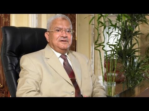 الحزن يخيم على الحضور.. مشاهد مؤثرة من عزاء رجل الاعمال محمود العربي