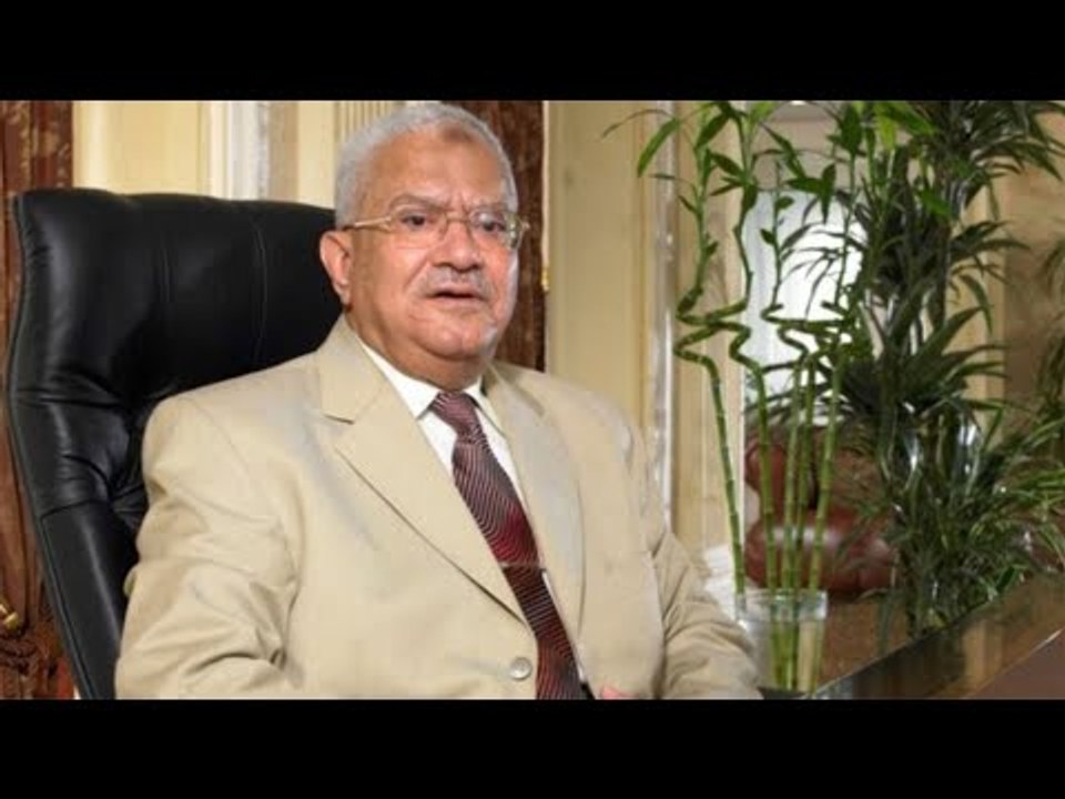الحزن يخيم على الحضور.. مشاهد مؤثرة من عزاء رجل الاعمال محمود العربي