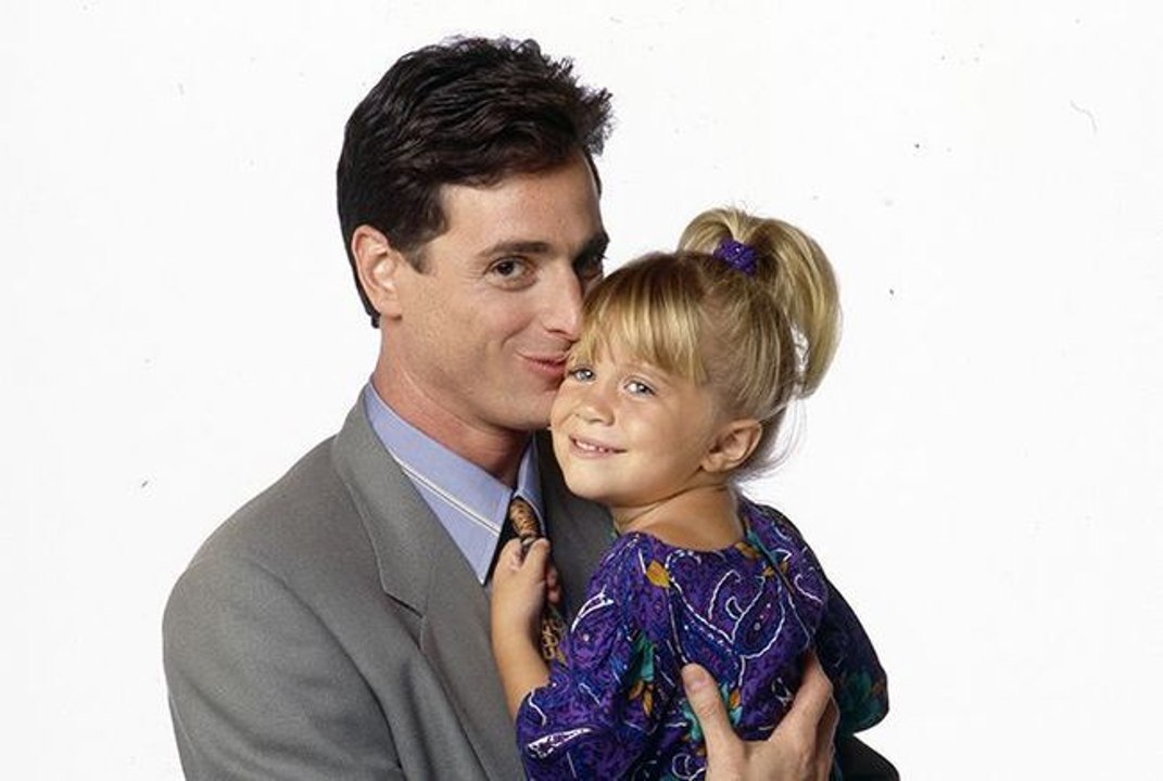De quoi est mort Bob Saget, le père des jumelles Olsen dans La Fête à la maison, la sitcom des années 90 ?