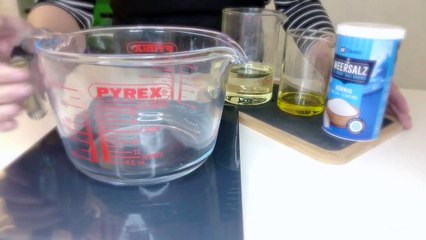 خلطات مجربة لتنعيم الكعبين