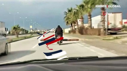 Antalya'da 5 metrelik tomrukla tehlikeli yolculuk kamerada!