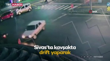 Kavşakta drift pahalıya patladı