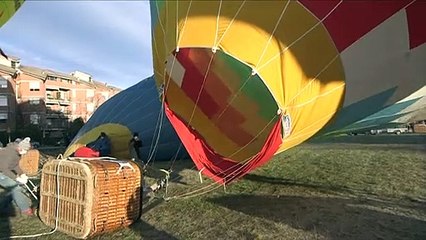 En Italie, réunion géante de pilotes de montgolfières à Mondovi