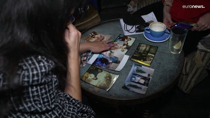 شاهد: وفاء مصطفى تمثل صوت سوريين ساعين لمعرفة الحقيقة بشأن المعتقلين