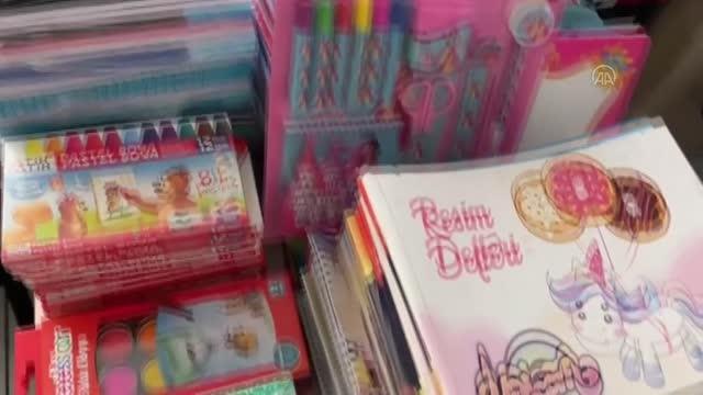 Kadın komutanlar, öğrencilere dergi ve kırtasiye malzemesi hediye etti