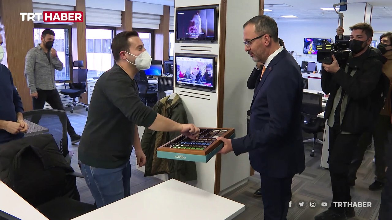 Bakan Kasapoğlu TRT Spor'da haber bülteni sundu