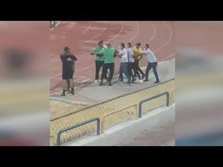 اشتباكات عنيفة بالأيدي بين «أبو جبل» حارس الزمالك وأمن استاد الإسماعيلية
