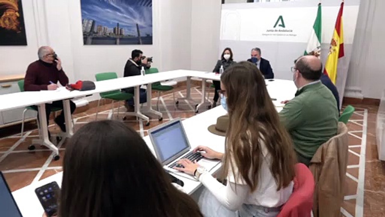 Bendodo: "Espero que en la Feria de Málaga los malagueños podamos ir al centro en el metro"