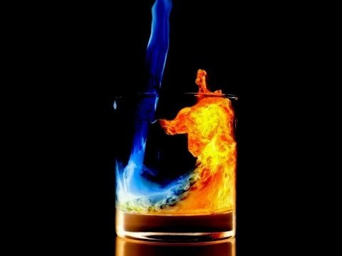 حادثة مفجعة بسبب موتوسيكل.. عاطلين يلقيان ماء نار على معاق ذهنيا ووالديه